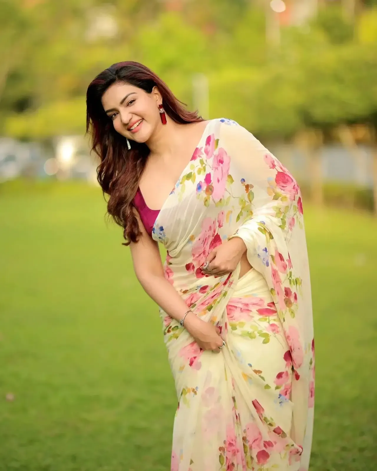 HONEY ROSE MALAYALAM ACTRESS IN TRADITIONAL WHITE SAREE 6